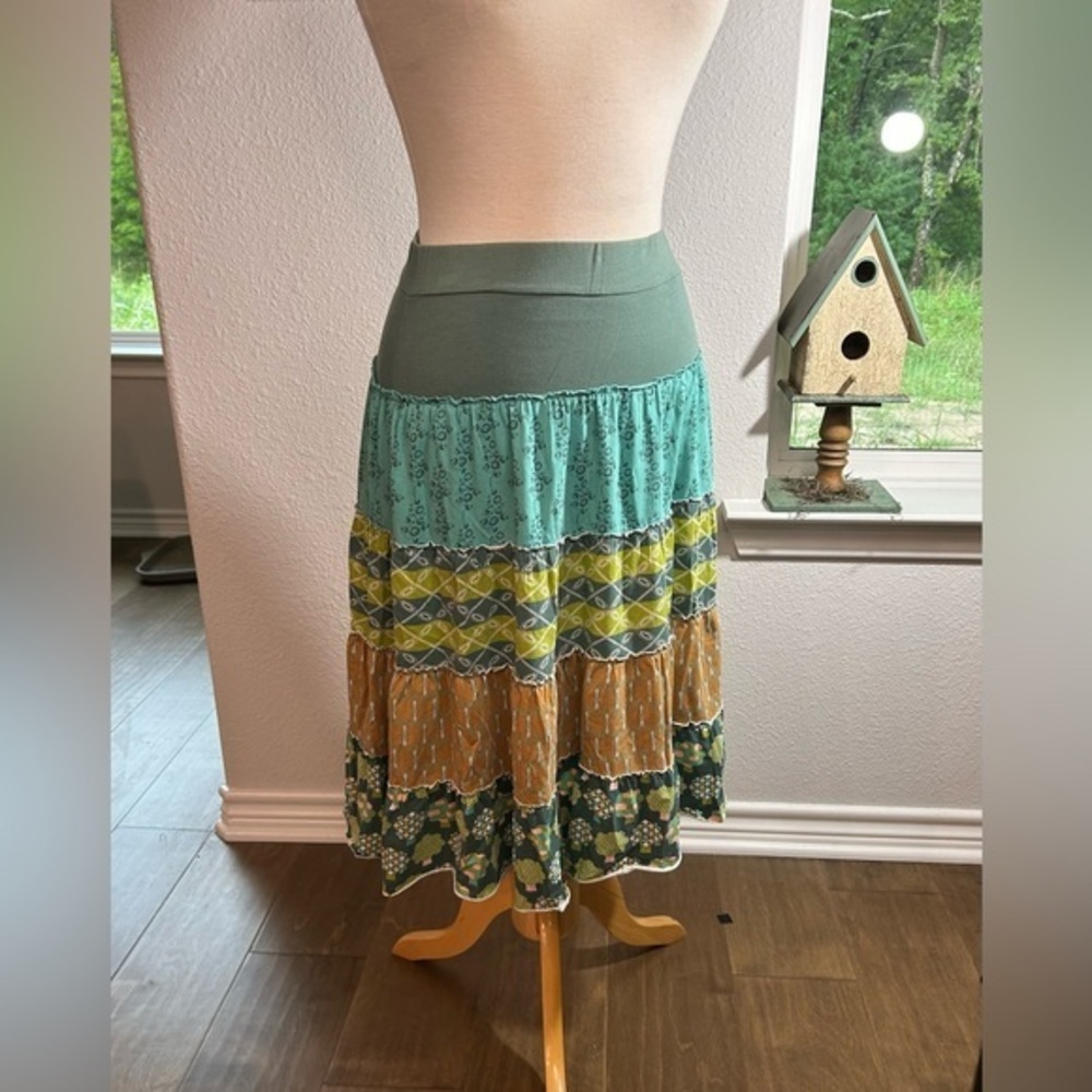 Matilda Jane multi print A-line stretchy below knee skirt small Tiered Skirt